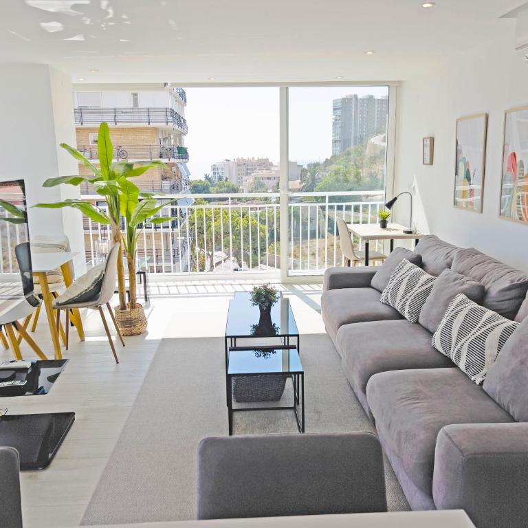 Loft Deluxe, Luminoso, Parking y Piscina - A 100 m del Mar AC - Three-Bedroom Apartment - 40