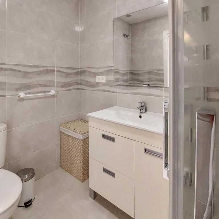 Beautiful Home In Fuengirola With Wifi - Casa de vacaciones de 2 dormitorios - 13