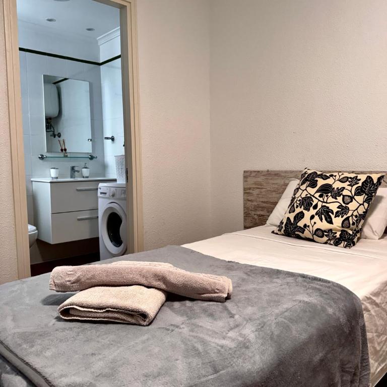La Perla de Las Canteras - Three-Bedroom Apartment - 25