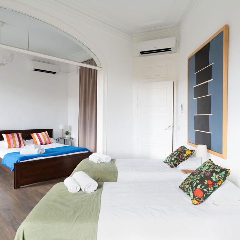 Apartamento Premium 5 Hab con Balcón a Gran Vía - Grupos hasta 10 - Passeig Gràcia 7min - Apartment - 28