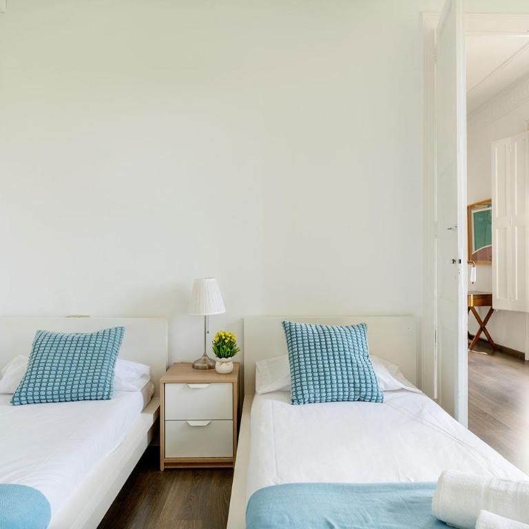 Apartamento Premium 5 Hab con Balcón a Gran Vía - Grupos hasta 10 - Passeig Gràcia 7min - Apartment - 34