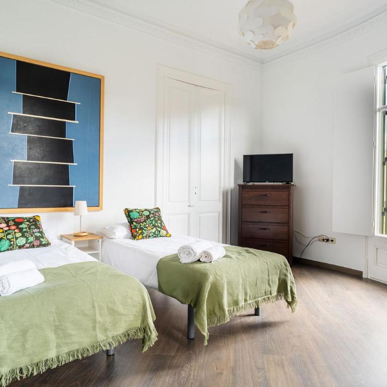 Apartamento Premium 5 Hab con Balcón a Gran Vía - Grupos hasta 10 - Passeig Gràcia 7min - Apartment - 30