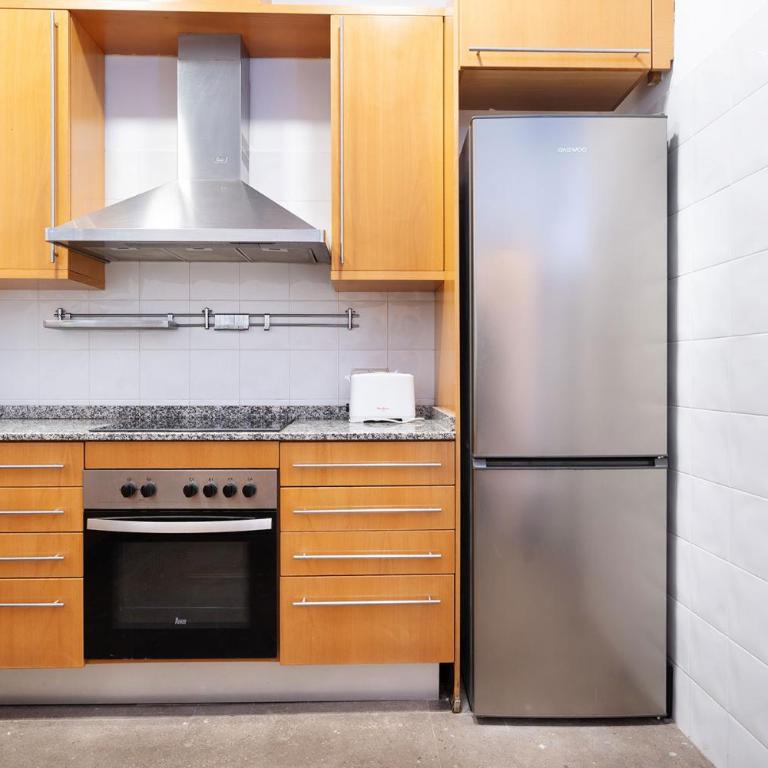 Apartamento Premium 5 Hab con Balcón a Gran Vía - Grupos hasta 10 - Passeig Gràcia 7min - Apartment - 36