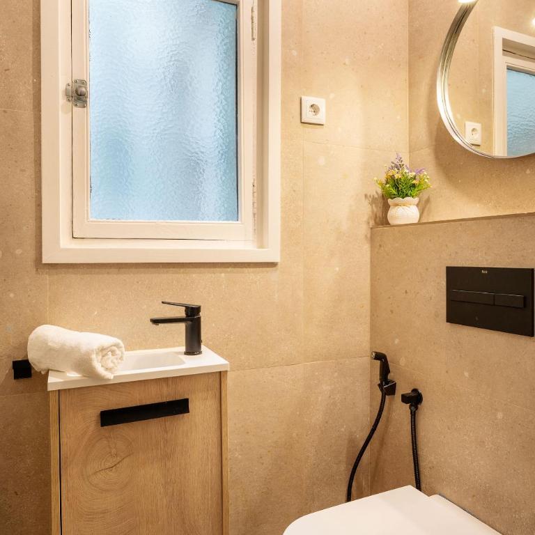 Apartamento Premium 5 Hab con Balcón a Gran Vía - Grupos hasta 10 - Passeig Gràcia 7min - Apartment - 44