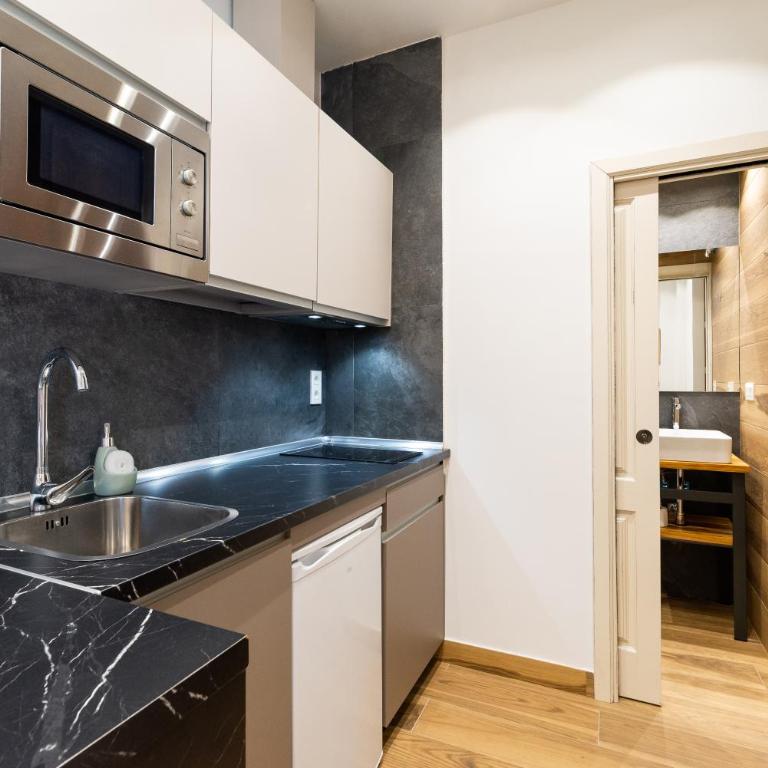 Estudio reformado en centro Granada - Studio with Balcony - 12
