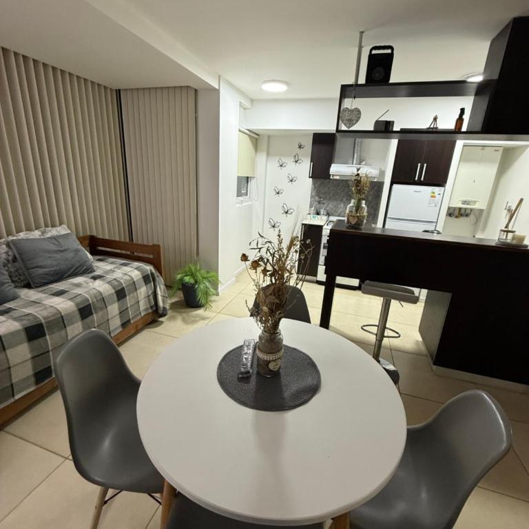 Departamento al frente, zona la perla con cochera - One-Bedroom Apartment - 9