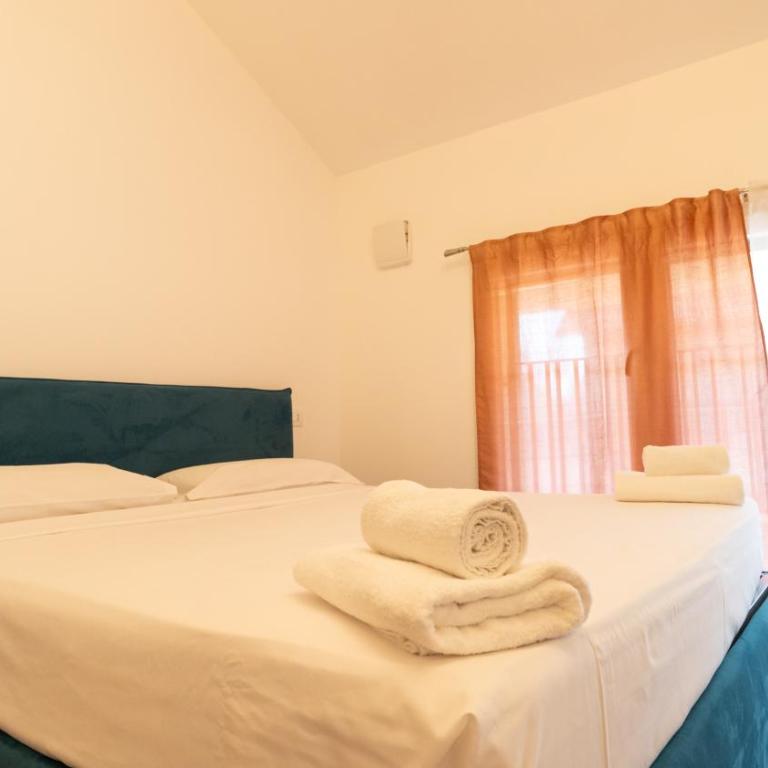 Da Matteo e Lorenza - tra stazione e centro - Appartamento con 2 Camere da Letto - 3