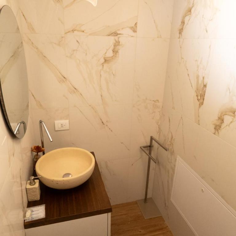 Da Matteo e Lorenza - tra stazione e centro - Appartamento con 2 Camere da Letto - 24