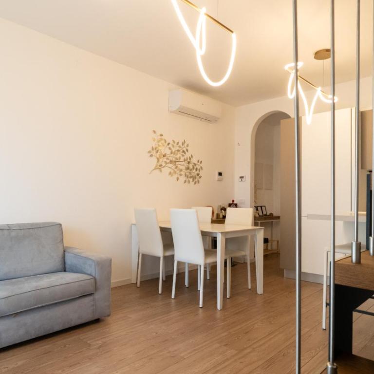 Da Matteo e Lorenza - tra stazione e centro - Appartamento con 2 Camere da Letto - 2