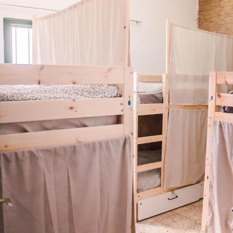 Single Fin Surf Hostel - Cama en habitación compartida femenina de 6 camas - 1
