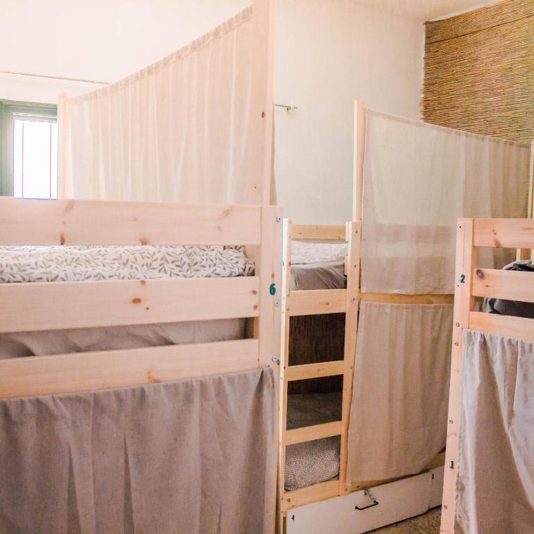 Single Fin Surf Hostel - Cama en habitación compartida femenina de 6 camas - 2