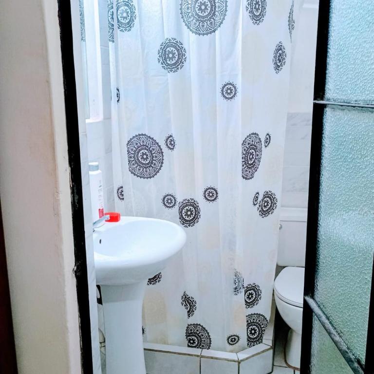 Miraflores Private Rooms - Habitación Doble Económica - 1