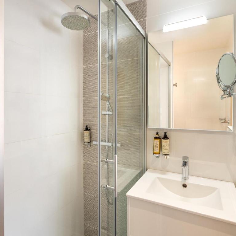 Best Western Plus Hôtel la Rade - Chambre Lits Jumeaux Confort avec Balcon - Non-Fumeurs - 1