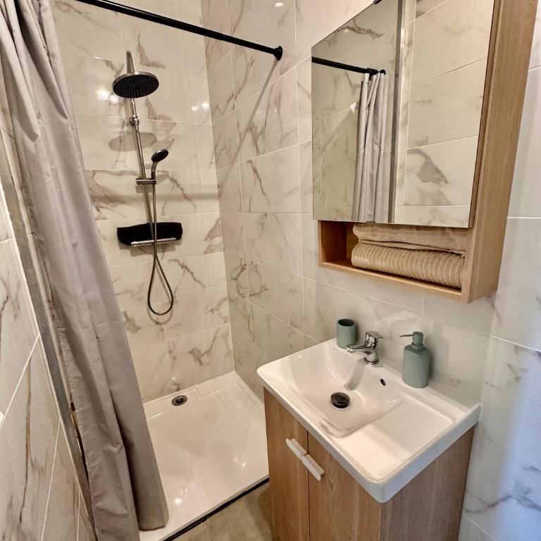 Confort moderne, Apt proche Gare 2-4 personnes - Apartamento de 1 dormitorio - 5