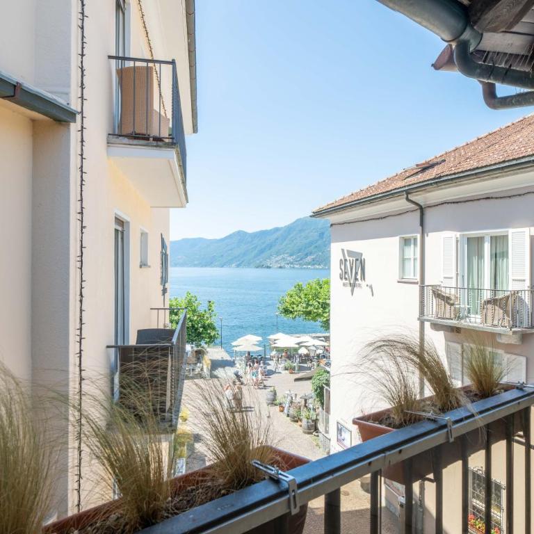 Seven Boutique Hotel - Camera Matrimoniale con Vista Lago e Balcone - 9
