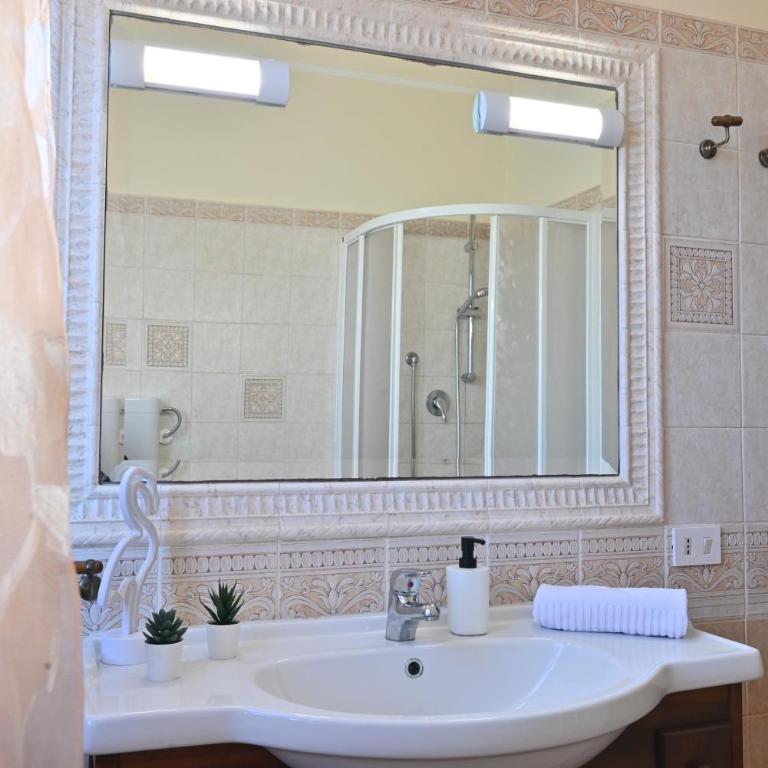 IzzHome Comfort - Appartamento con 2 Camere da Letto - 3