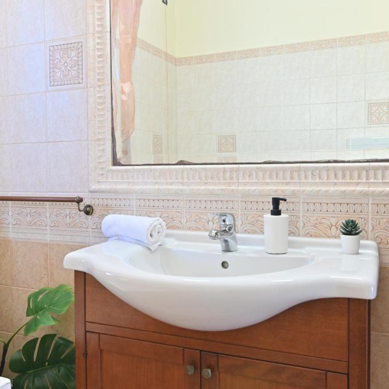 IzzHome Comfort - Appartamento con 2 Camere da Letto - 5