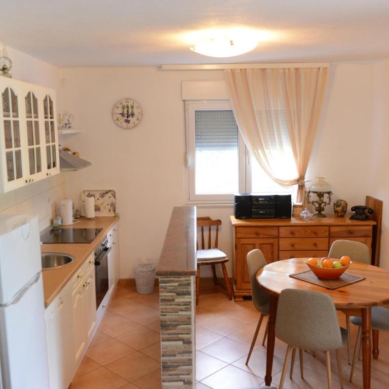 Kuća za odmor Green - Three-Bedroom House - 22
