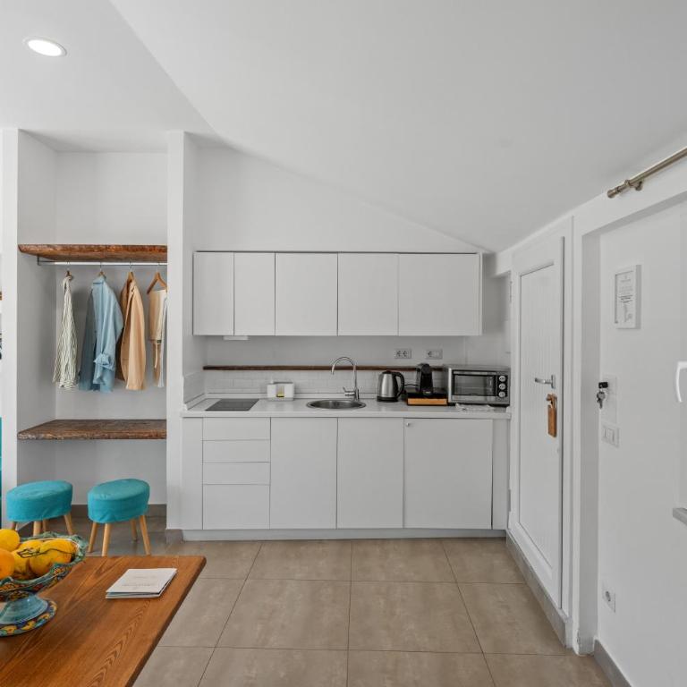 Boutique Suites 186 - Triple Room with Terrace - 11