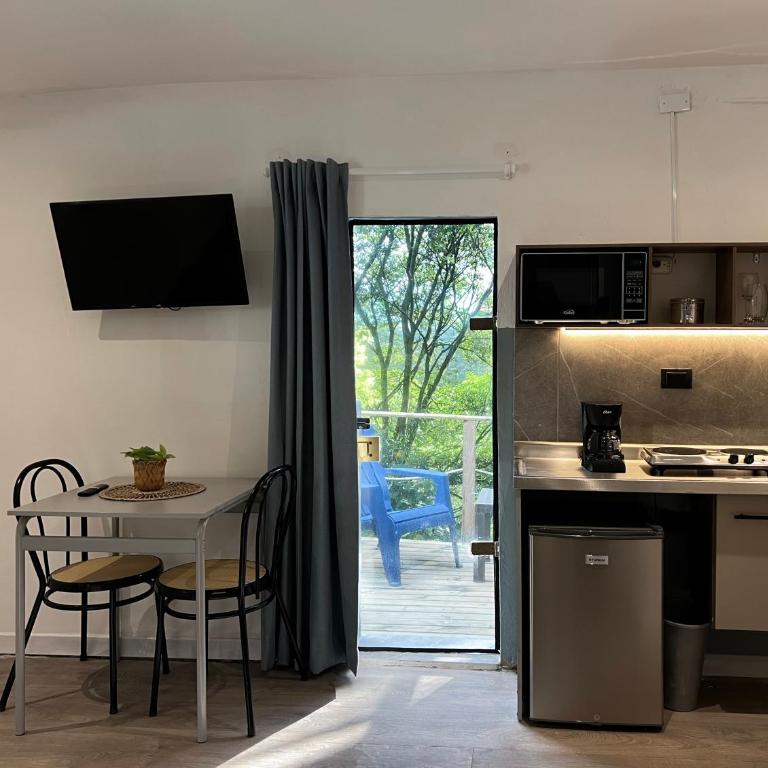 Central Tiny house surrounded by nature - One-Bedroom House - 8