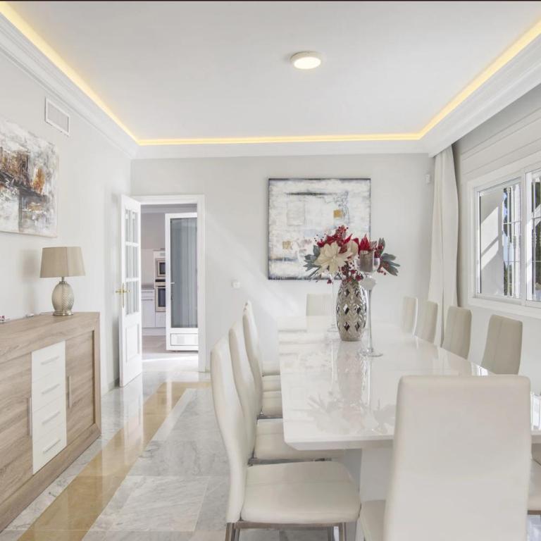Elegant Villa Retreat with Lush Gardens - Villa con piscina privada - 6