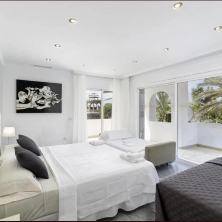 Elegant Villa Retreat with Lush Gardens - Villa con piscina privada - 18