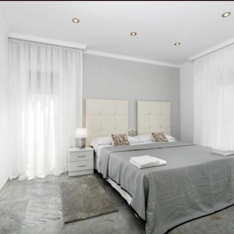 Elegant Villa Retreat with Lush Gardens - Villa con piscina privada - 26