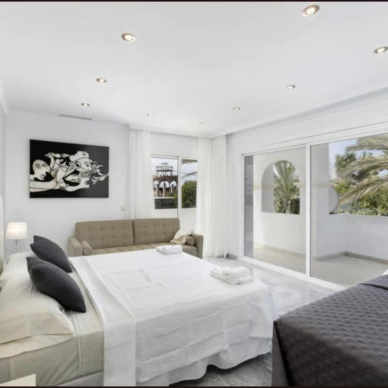 Elegant Villa Retreat with Lush Gardens - Villa con piscina privada - 29