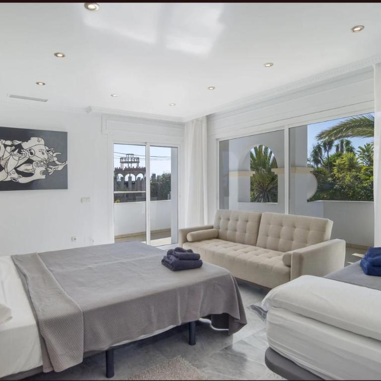 Elegant Villa Retreat with Lush Gardens - Villa con piscina privada - 30