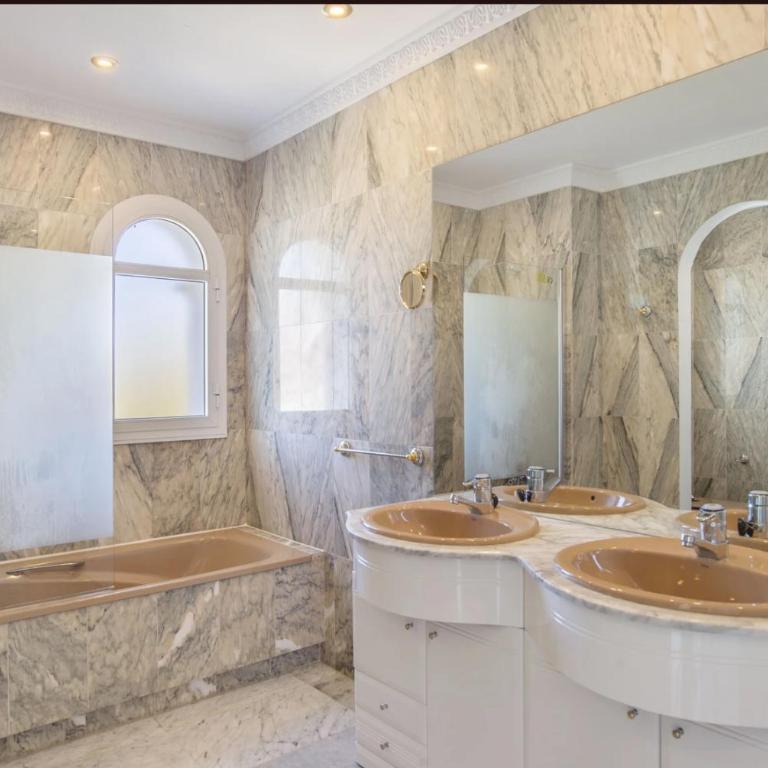 Elegant Villa Retreat with Lush Gardens - Villa con piscina privada - 38