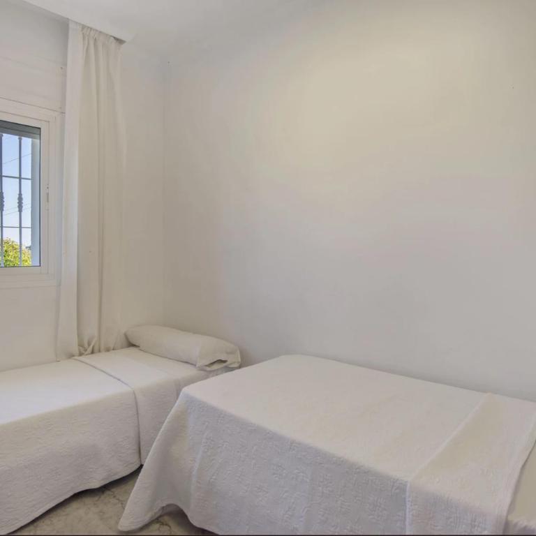 Elegant Villa Retreat with Lush Gardens - Villa con piscina privada - 39
