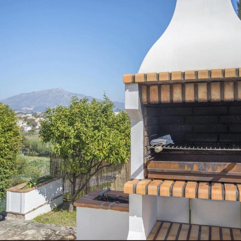 Elegant Villa Retreat with Lush Gardens - Villa con piscina privada - 40