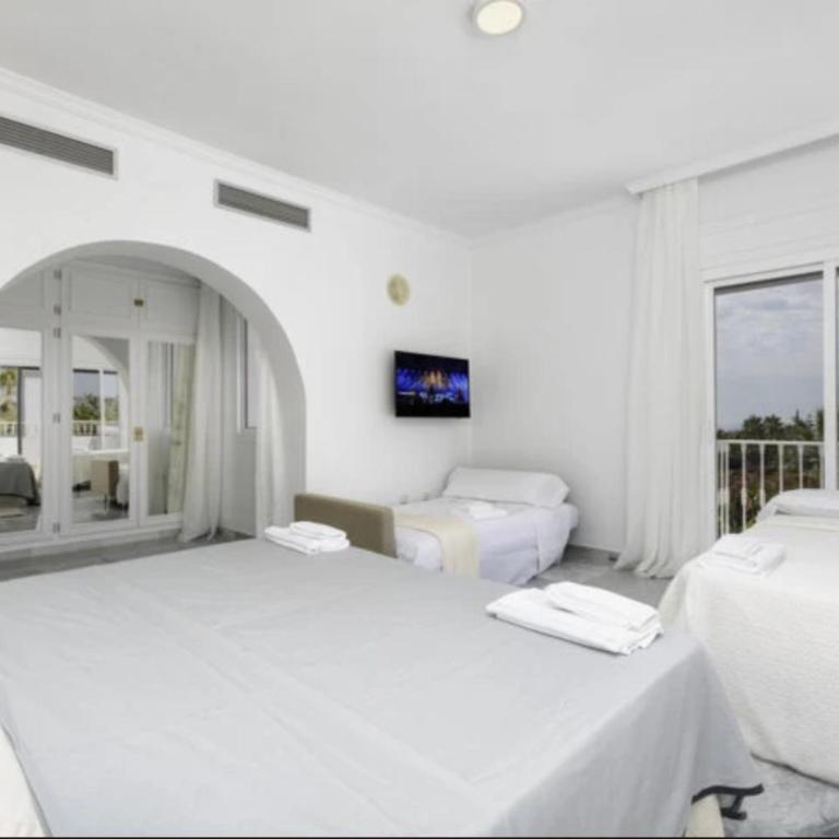 Elegant Villa Retreat with Lush Gardens - Villa con piscina privada - 48