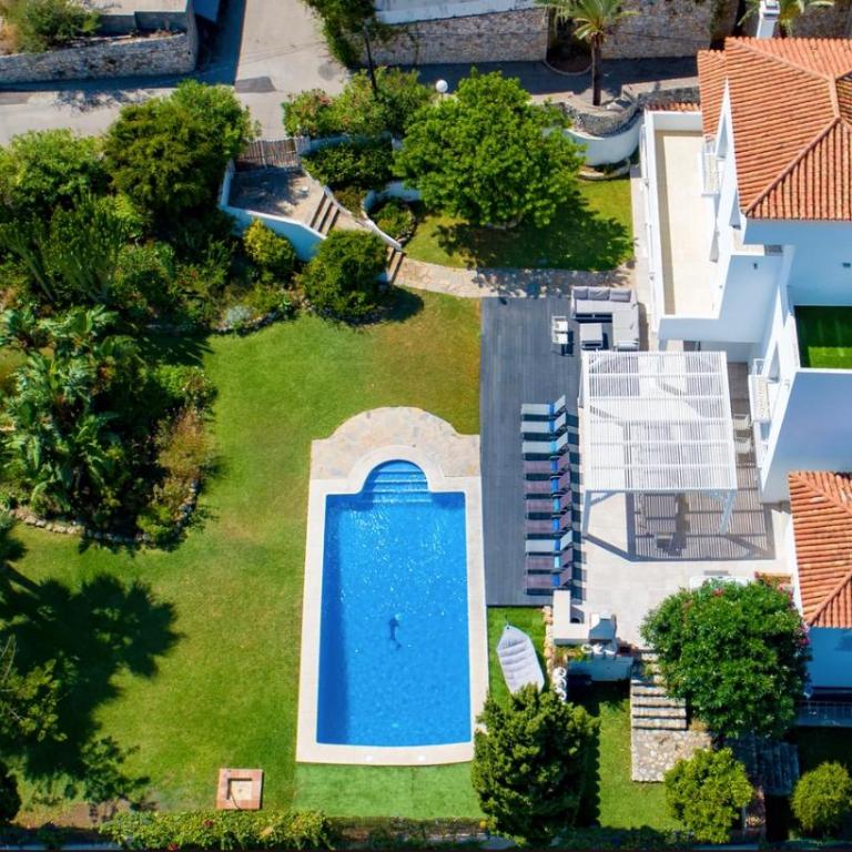 Elegant Villa Retreat with Lush Gardens - Villa con piscina privada - 50