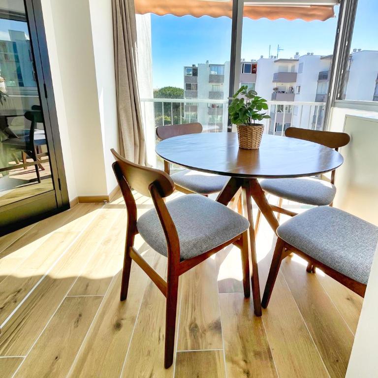 Centre Ville & Plage à 200m - Clim - Parking Privé - Netflix - Apartment - 8