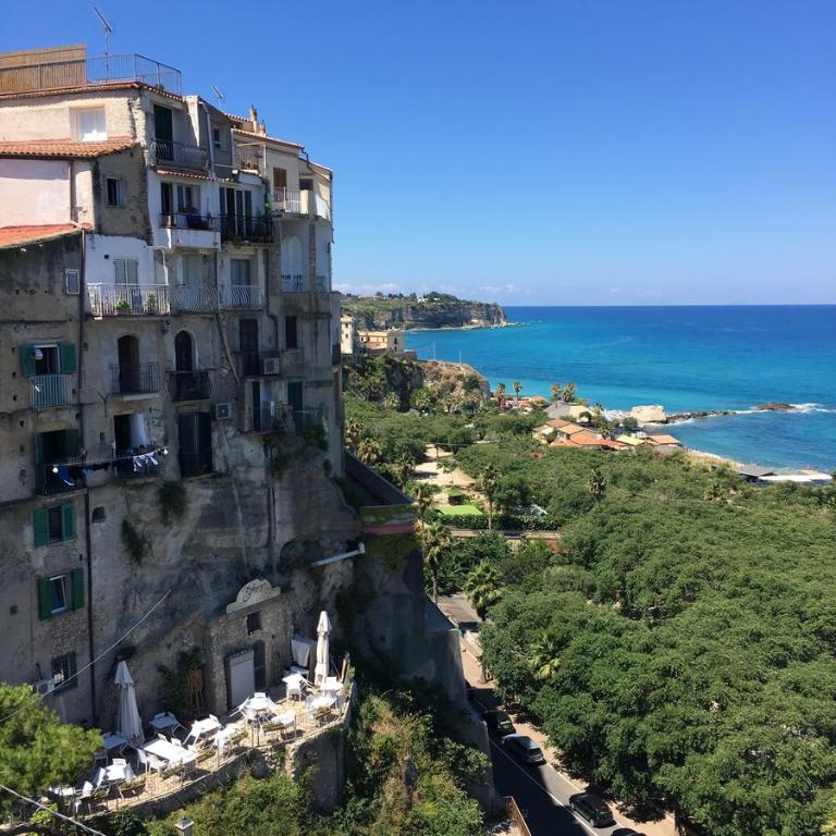 Apartment With Sea View - Two-Bedroom Apartment with Sea View - 38