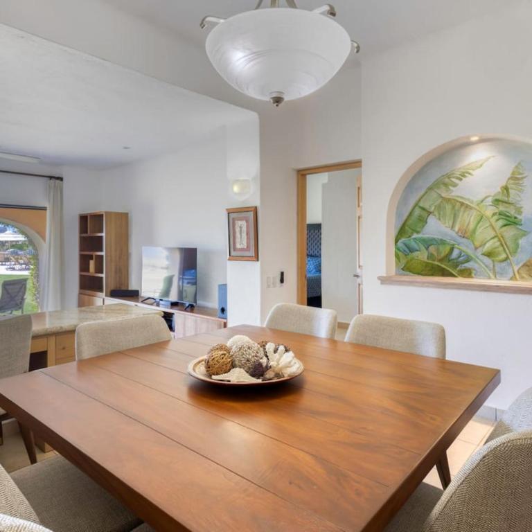 Serene Oceanfront Paradise Condo - Apartment - 15