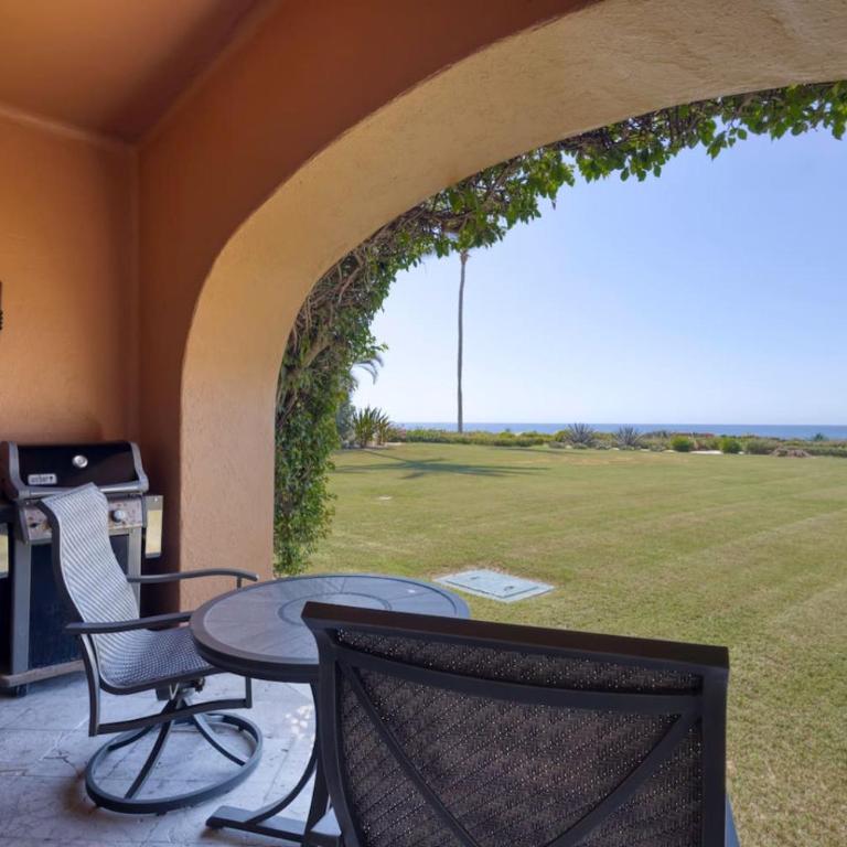 Serene Oceanfront Paradise Condo - Apartment - 16