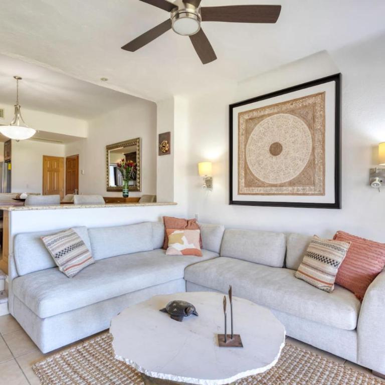 Serene Oceanfront Paradise Condo - Apartment - 12