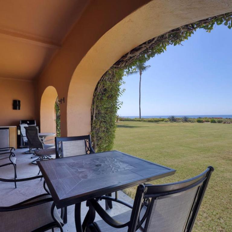 Serene Oceanfront Paradise Condo - Apartment - 11