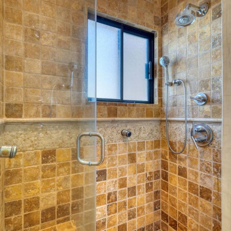 Serene Oceanfront Paradise Condo - Apartment - 8