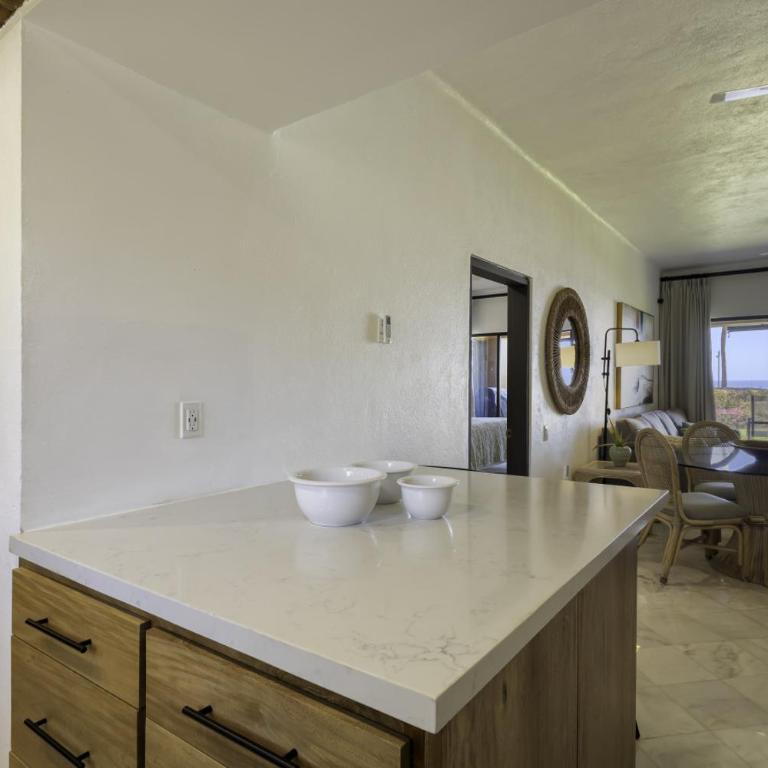 Beautiful Beachfront Condo With Spectacular Views - Apartment - 15