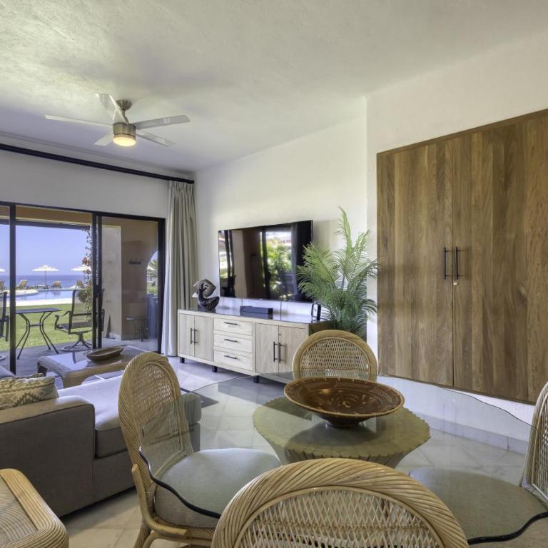 Beautiful Beachfront Condo With Spectacular Views - Apartment - 13