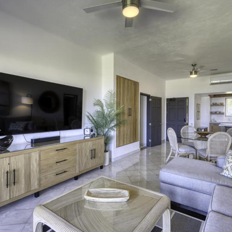 Beautiful Beachfront Condo With Spectacular Views - Apartment - 11