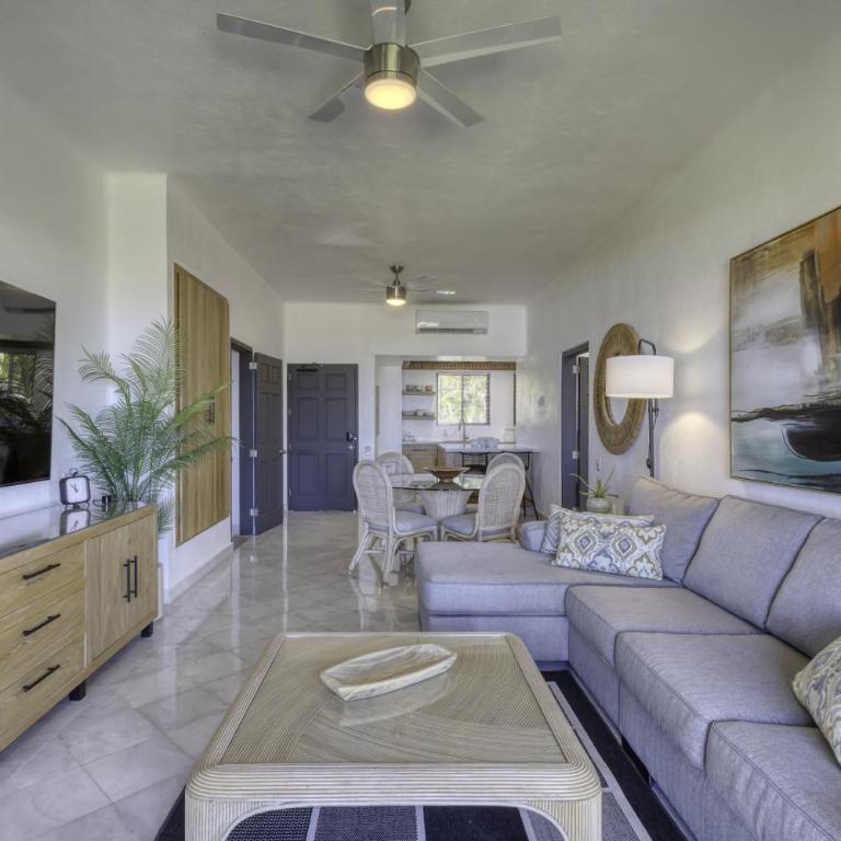 Beautiful Beachfront Condo With Spectacular Views - Apartment - 10