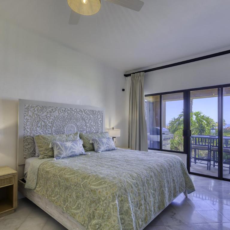 Beautiful Beachfront Condo With Spectacular Views - Apartment - 4