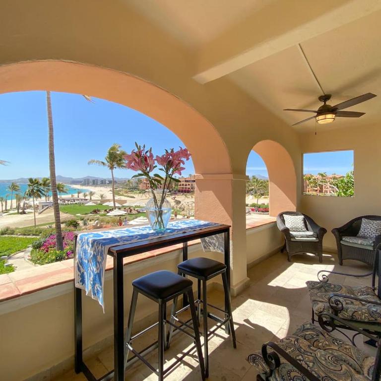 Beachfront Hacienda Style Condo - Apartamento - 1
