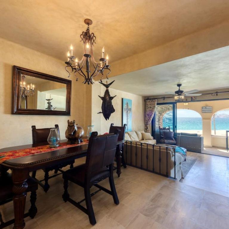 Beachfront Hacienda Style Condo - Apartamento - 14