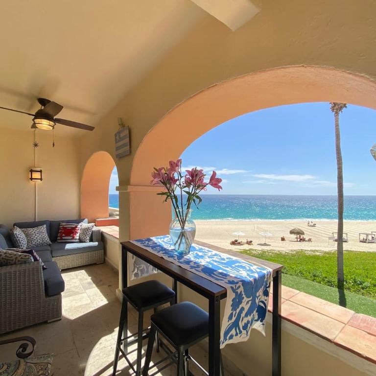 Beachfront Hacienda Style Condo - Apartamento - 16