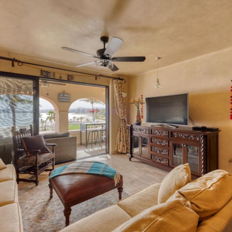 Beachfront Hacienda Style Condo - Apartamento - 12